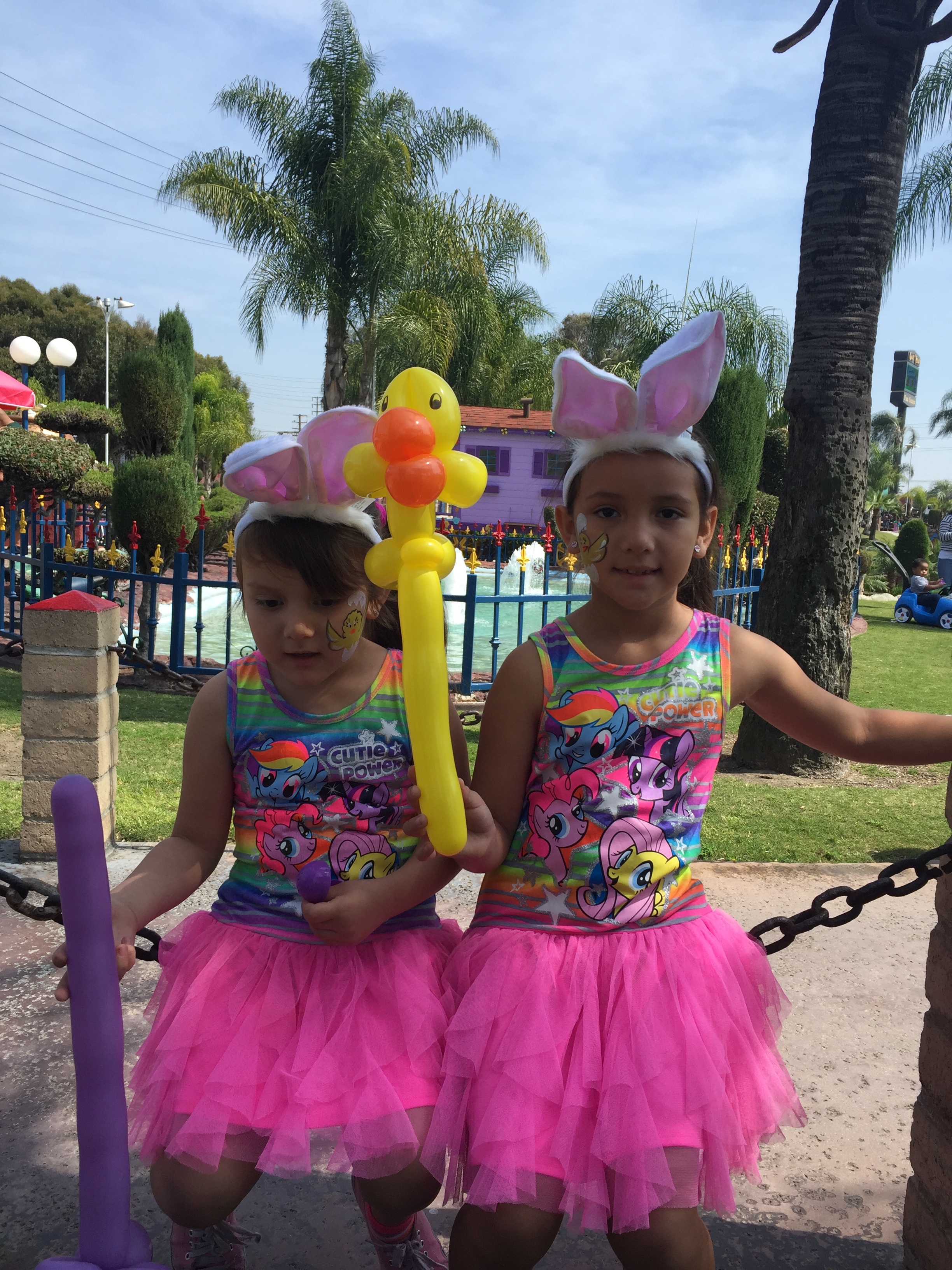 CharmandHappy.com Easter balloon art duck norwalk menifee temecula ontario corona