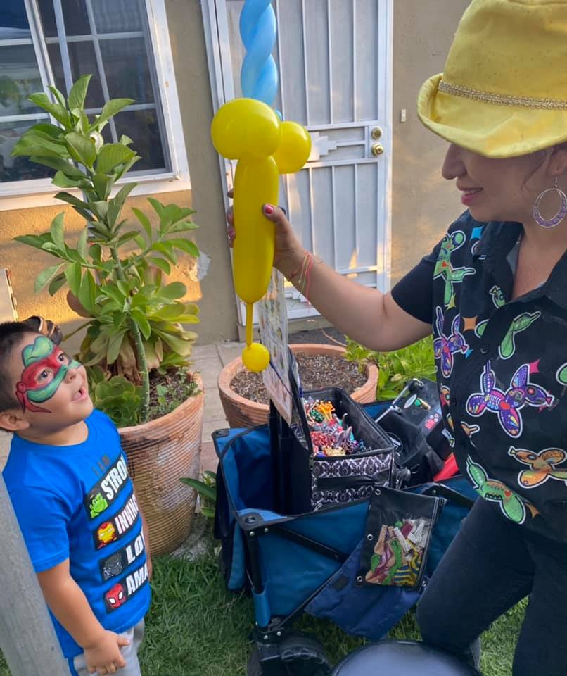 CharmandHappy Balloon twist art Hemet Riverside SoCal at a Birthday Party